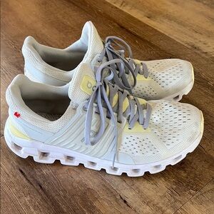 ON CLOUD HELION TENNIS SHOES W6